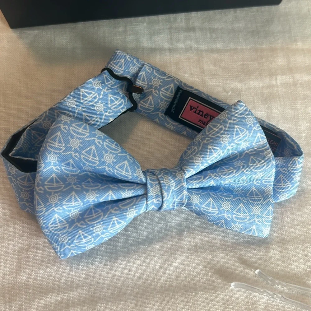 Vineyard Vines little boys 100% silk bow tie.